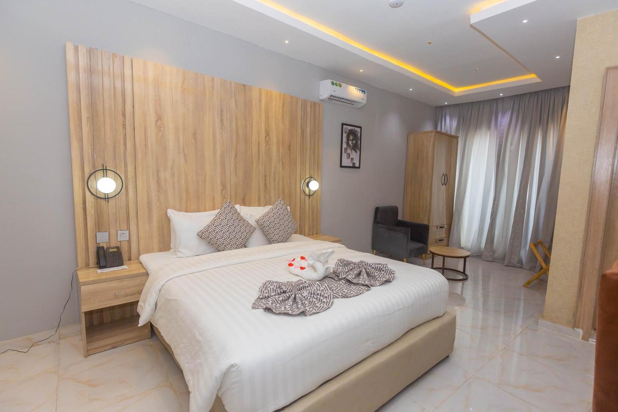 Ojaja Suites By Perennia Akure Dış mekan fotoğraf