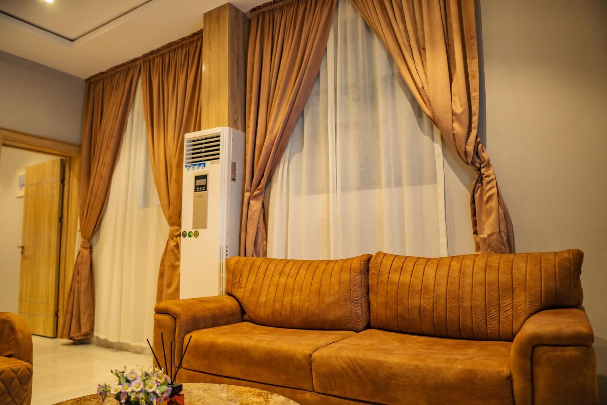 Ojaja Suites By Perennia Akure Dış mekan fotoğraf